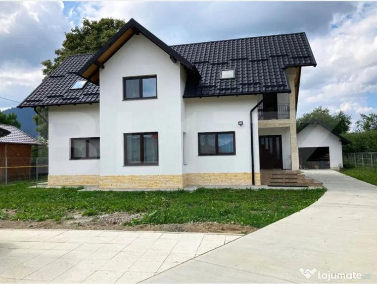 Casă cu 5 camere cu Teren 1349 Mp în Central