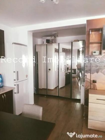 Apartament cu 3 camere semidecomandat în Florești