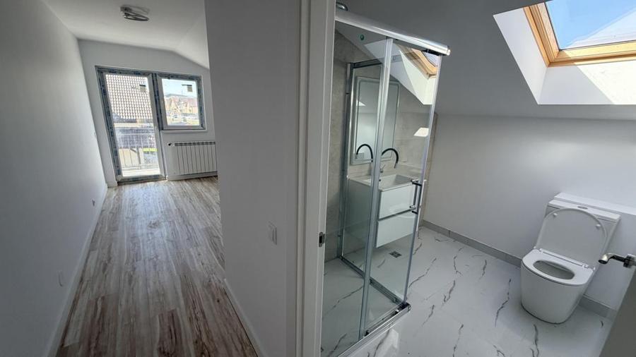 Casă cu 5 camere cu Teren 300 Mp în Tineretului