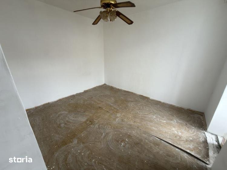 Apartament cu 3 camere semidecomandat în Traian