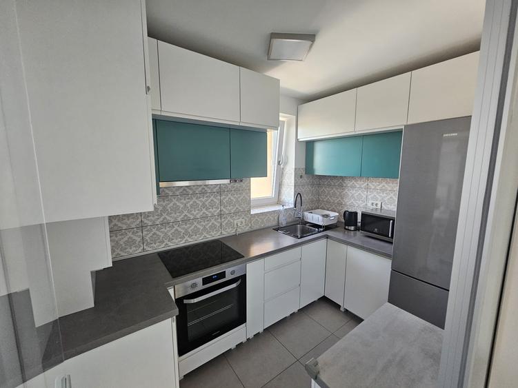 Apartament cu 3 camere semidecomandat, mobilat în Matei Voievod