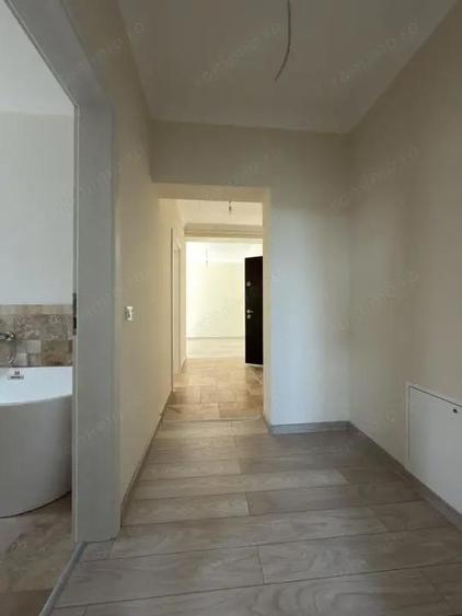 Apartament cu 3 camere decomandat în Girocului