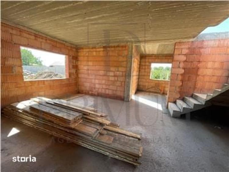 Casă cu 4 camere cu Teren 250 Mp în Central