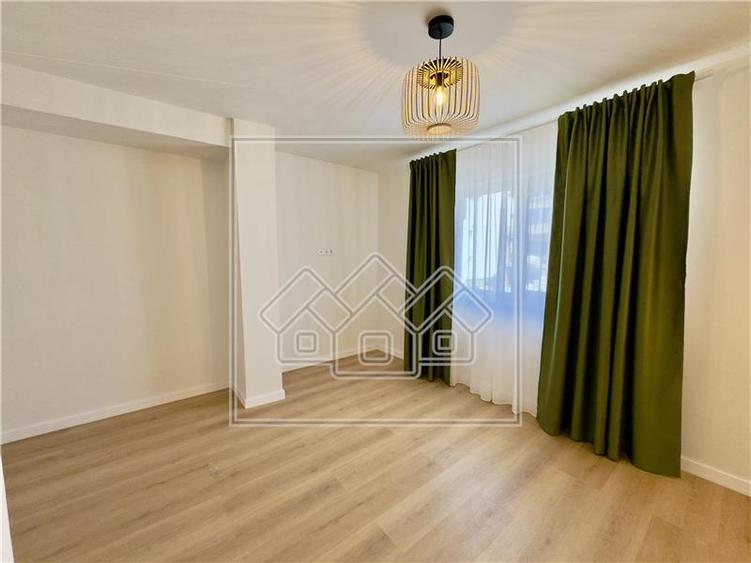 Apartament cu 3 camere nedecomandat în Exterior Vest
