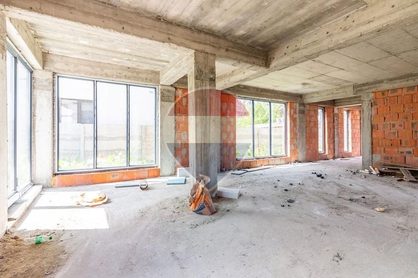 Casă individuală cu 5 camere cu Teren 264 Mp în Vest