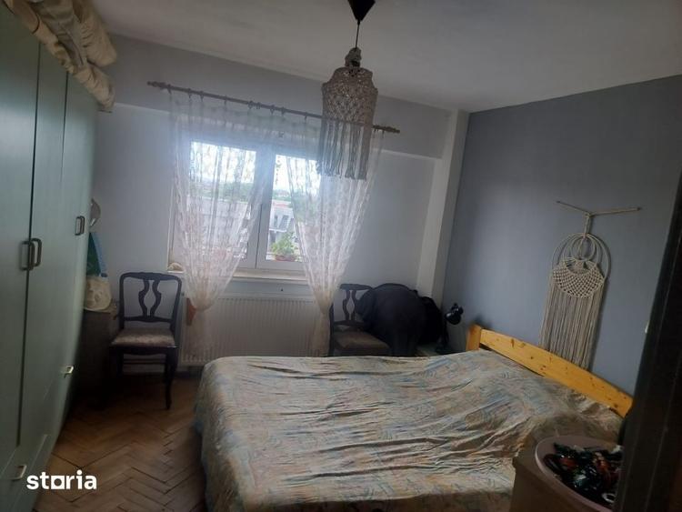 Apartament cu 3 camere decomandat în Siloz