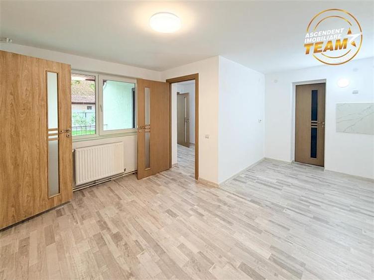 Casă individuală cu 6 camere cu Canalizare în Exterior Est