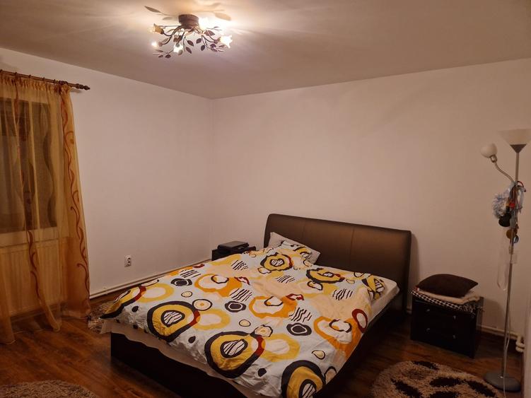 Duplex cu 6 camere cu Canalizare în Moara de Vânt