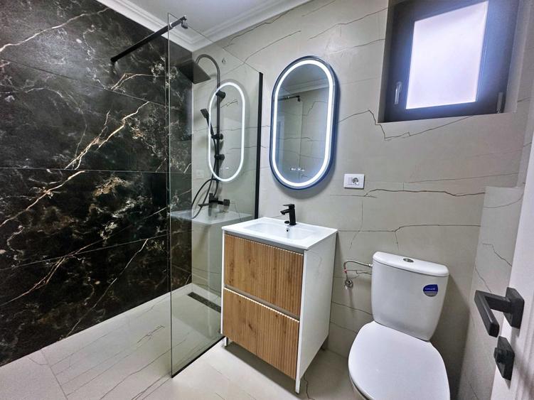 Casă cu 4 camere cu Teren 500 Mp în Central