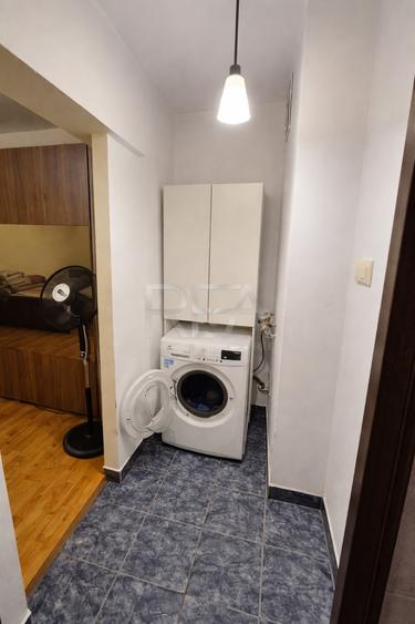Apartament cu 3 camere semidecomandat, mobilat în Titan