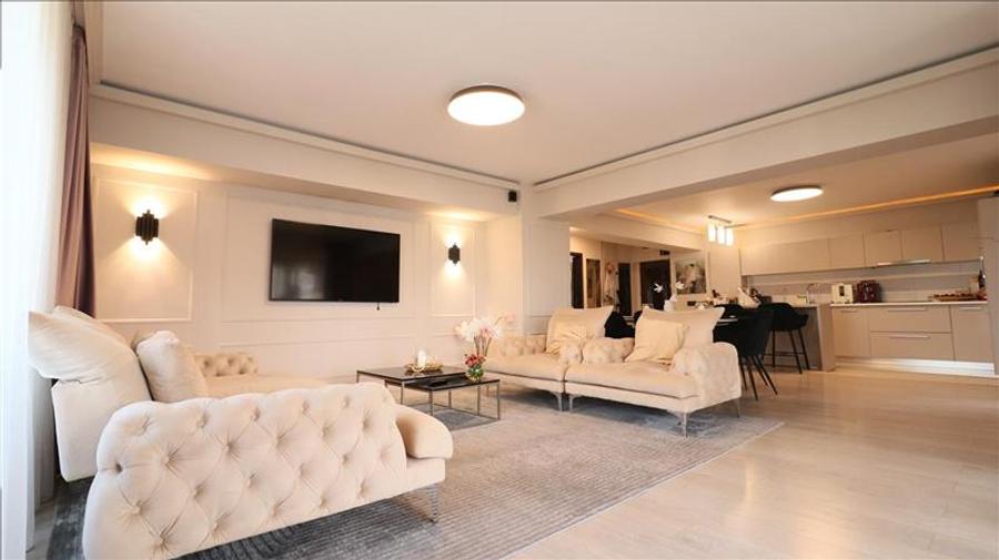 Penthouse cu 3 camere decomandat, mobilat în Palat