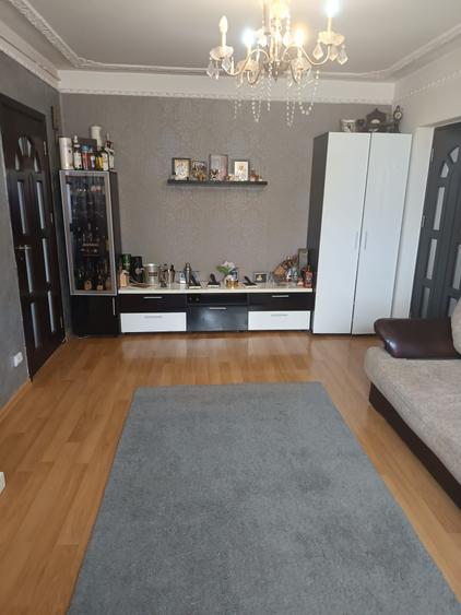 Apartament cu 3 camere semidecomandat, mobilat în Iancului