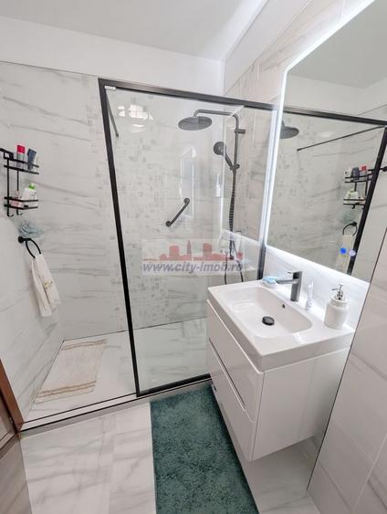 Apartament cu 3 camere decomandat în Străulești