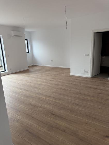 Apartament cu 3 camere decomandat în Exterior Vest