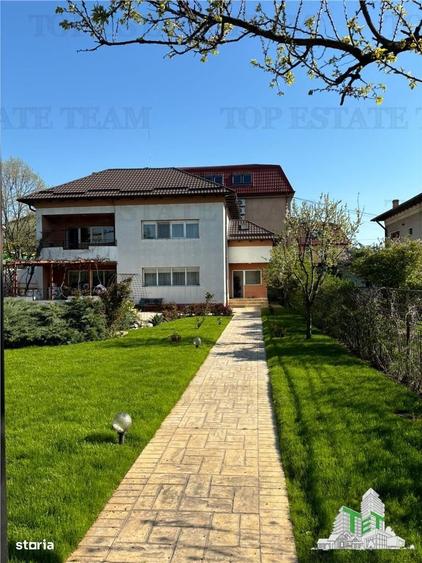 Casă cu 4 camere cu Piscina în Roșu
