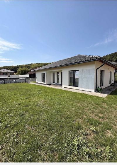 Casă cu 3 camere în Exterior Vest