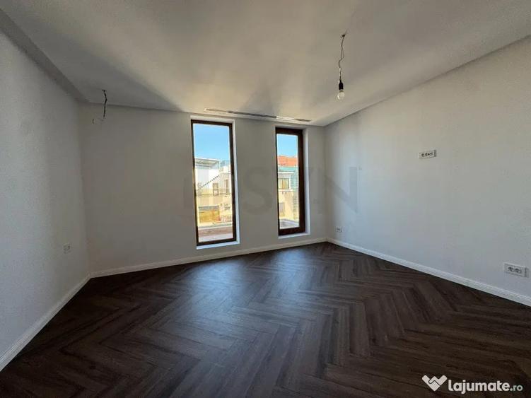 Apartament cu 4 camere decomandat în Pipera