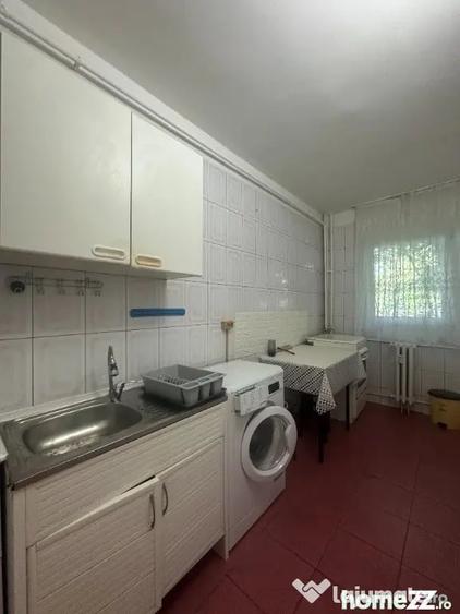 Garsonieră decomandată în Vest