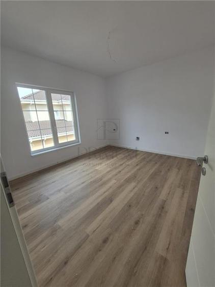 Duplex cu 4 camere cu Teren 300 Mp în Moșnița Nouă