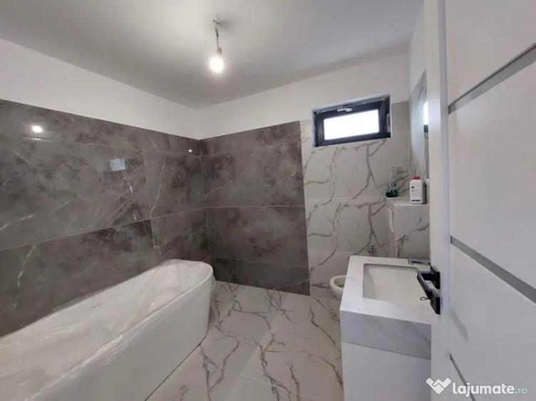 Casă cu 5 camere cu Teren 430 Mp în Central