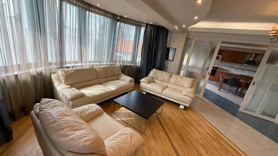 Apartament cu 4 camere decomandat în Herăstrău