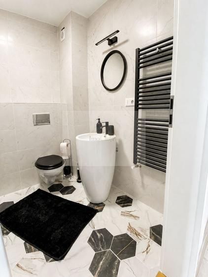 Apartament cu 3 camere semidecomandat, mobilat în Semicentral