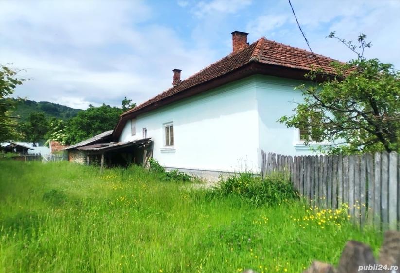 Casă cu 4 camere cu Teren 1300 Mp în Baia de Fier