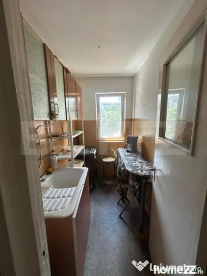 Apartament cu 3 camere semidecomandat în Micro 9