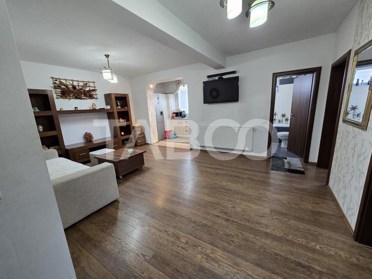 Apartament cu 3 camere decomandat, mobilat în Turnișor