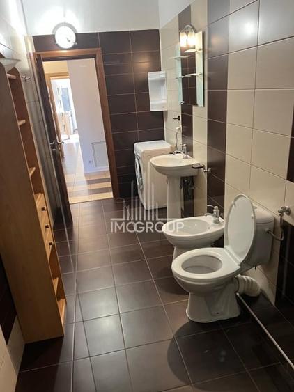 Apartament cu 3 camere semidecomandat, mobilat în Zorilor