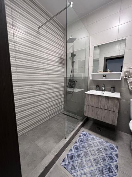 Apartament cu 2 camere semidecomandat, mobilat în Nord