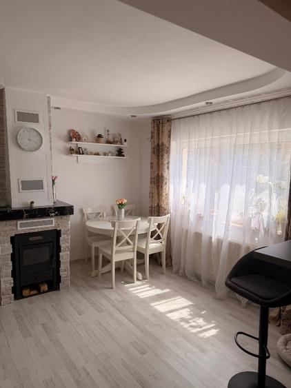 Apartament cu 5 camere decomandat, mobilat în Cezar Petrescu