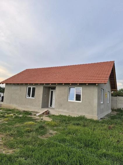 Casă cu 2 camere cu Teren 750 Mp în Chizătău