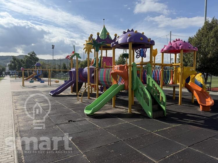 Apartament cu 2 camere semidecomandat, mobilat în Florești