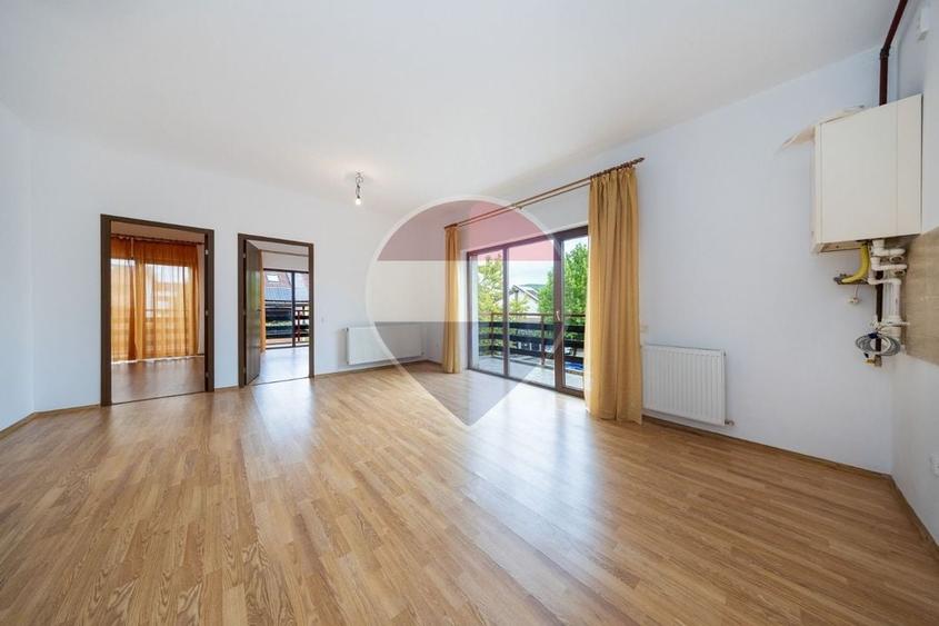 Apartament cu 3 camere semidecomandat în Sânpetru