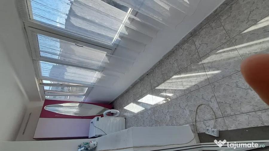 Apartament cu 3 camere semidecomandat în Lujerului