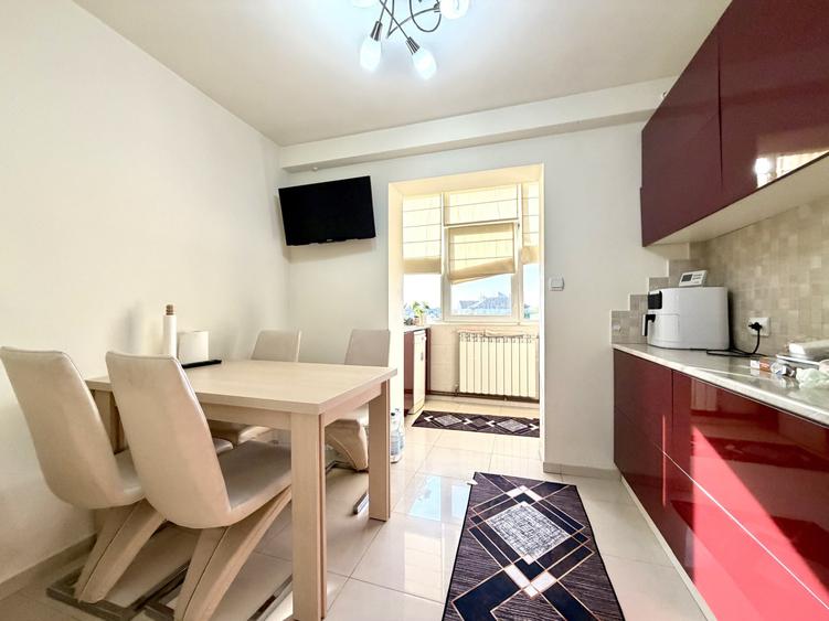 Apartament cu 3 camere decomandat, mobilat în Lunei