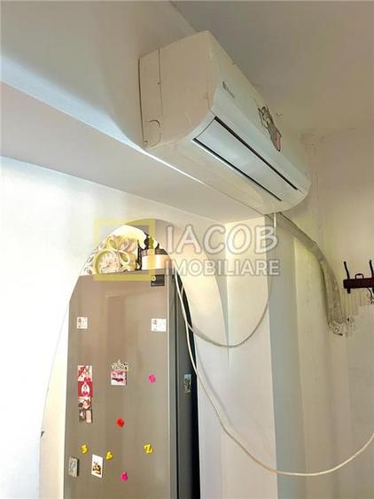 Apartament cu 2 camere decomandat, mobilat în Republicii