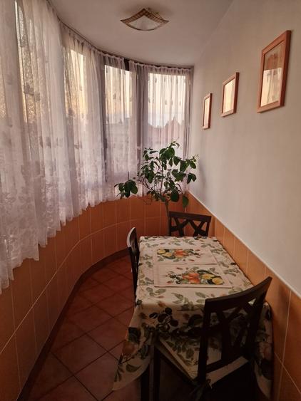 Apartament cu 3 camere semidecomandat în Dorobanți