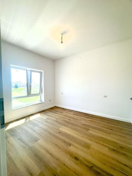 Duplex cu 5 camere cu Canalizare în Dumbrăvița