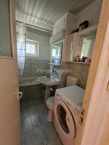 Vand apartament doua camere Mioveni, zona robea, etaj 2, liber