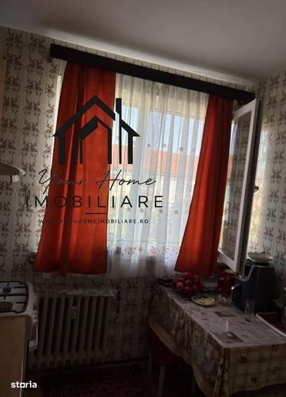 Apartament cu 3 camere semidecomandat în Central