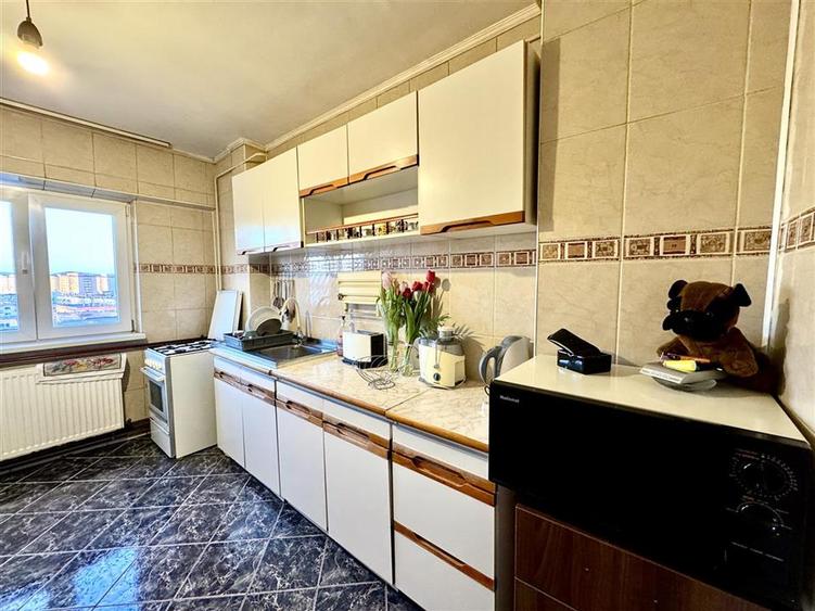 Apartament cu 3 camere decomandat, mobilat în Județean