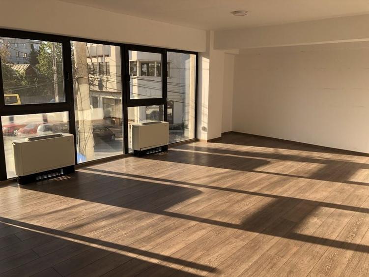 Spațiu comercial, de 40 mp, în Central
