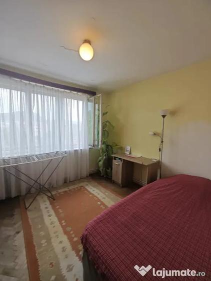 Apartament cu 4 camere decomandat în Săsar
