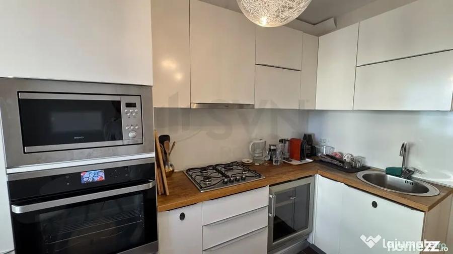 Apartament cu 3 camere decomandat în Lacul Tei