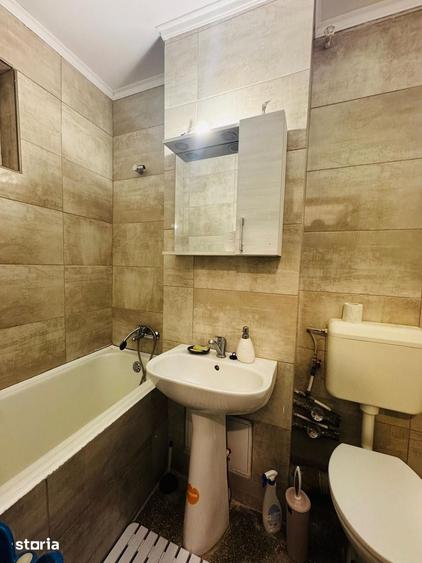 Apartament cu 2 camere semidecomandat în Tei