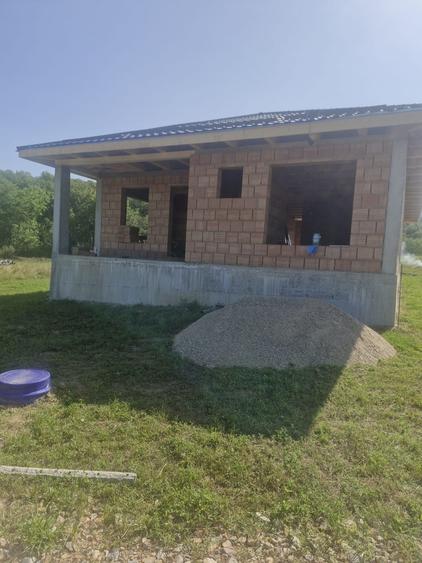 Casă cu 3 camere în Cărbunari