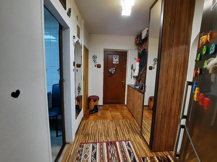 Apartament cu 3 camere decomandat, mobilat în 13 Septembrie