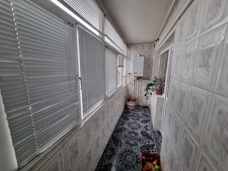 Apartament cu 4 camere decomandat, mobilat în Faleza Nord